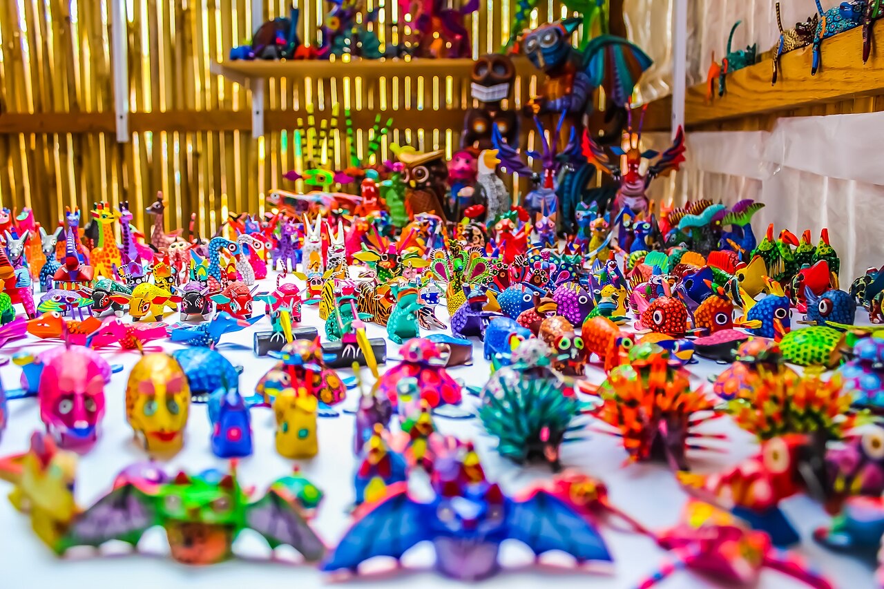 Alebrijes tradicionales de madera tallada y pintada a mano - San Martín Tilcajete, Oaxaca